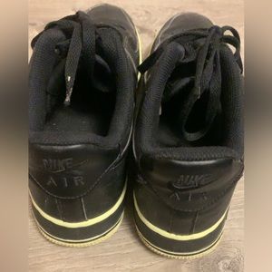 Nike Air Force 1’s size 10 men, black with green border